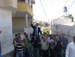 أهالي أم الفحم يزفون الأسير المحرر معلوني 