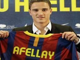 ابراهيم افيلاي يرفع القميص الكتالوني "أرشيف"