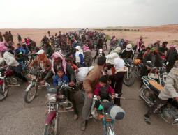 خلال نزوح الآلاف من سكان محافظة الرقة