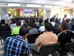 خلال لقاء طلابي تم خلاله توزيع المساعدات فيه