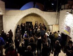 "2000"مستوطن يقتحمون قبر يوسف تحت حراسة امنية