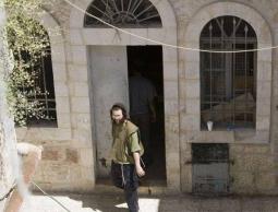 مستوطنون يستولون على بناية سكنية جنوب الأقصى 