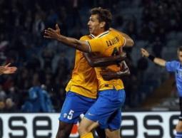 الاحتفال بتسجيل الهدف الثاني