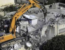 جرافات الاحتلال تهدم مساكن بالقدس