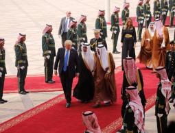 خلال استقبال الملك سلمان لترامب