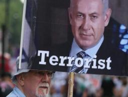 من مظاهرة سابقة ضد نتنياهو في لندن 