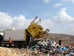 3 آلاف دينار غرامة إلقاء النفايات بغزة