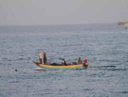 قارب على شاطئ بحر غزة (الأرشيف)