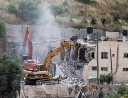 قوات الاحتلال تهدم منزل فلسطيني (الأرشيف)
