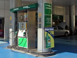 توقعات بانخفاض أسعار الوقود بداية الشهر المقبل