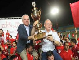 الشريف رئيس أهلي الخليل يمينا