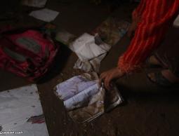 أوساخ داخل أحد المنازل المتضررة في المنخفض