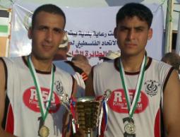 أبطال منتخب الطائرة الشاطئية عبد الرحمن طافش وخالد العرقان