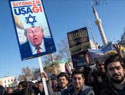 خلال المظاهرات