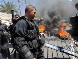 الاحتلال يغلق طرق رئيسية جنوب الأقصى