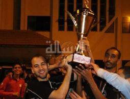 الإعلامي واللاعب صلاح نصر يسارا