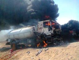 إحدى السيارات التي أحرقتها قوات الأمن المصري