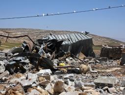 الاحتلال يجبر 13 عائلة من خربة ابزيق بطوباس