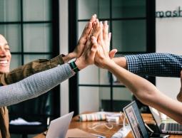 حصلت على وظيفتك أخيرا.. ما الخطوة التالية لتكون ناجحا؟