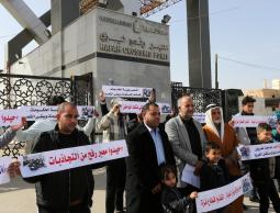 وقفة احتجاجية أمام معبر رفح للمطالبة بإعادة فتحه