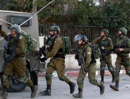 الخليل: إصابات بالاختناق جراء إطلاق الاحتلال قنابل الغاز في محيط مدارس المنطقة الجنوبية