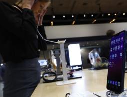 الصحة العالمية: الهواتف الذكية تهدد مليار شخص بفقدان السمع