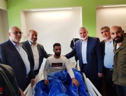 وفد من حماس يزور جرحى مسيرات العودة في القاهرة.