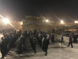 من صلاة العشاء في باب الرحمة