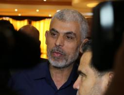 السنوار يغادر غزة للقاهرة لبحث عددٍ من القضايا
