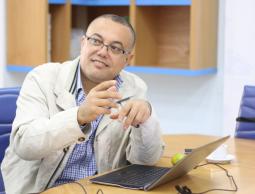 وزير الثقافة الفلسطيني والقيادي الفتحاوي  د. عاطف أبو سيف