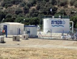 الاحتلال يبدأ بمد خط مياه للشرب لقطاع غزة