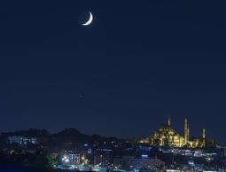 فلكي كويتي :  إعلان ثبوت هلال شوال امس  في السعودية يعتبر جريمة