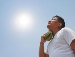 ما هي ضربة الشمس وما أعراضها وكيف يمكن علاجها؟