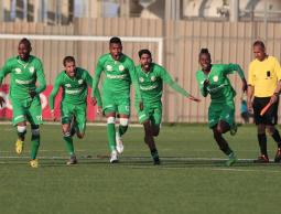 أبو بلال في المنتصف