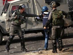 23 انتهاكا إسرائيليا بحق الصحفيين في تموز