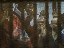 حكم بالمؤبد لبديع و10 من قيادات الإخوان بمصر.. وتبرئة آخرين