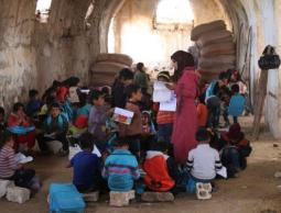 700 طالب فلسطيني بمخيم درعا يبدأون عامهم الدراسي بلا مدارس