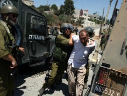 الاحتلال يعتقل 4 مواطنين بينهم صحفي في الضفة والقدس