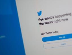 تويتر يشن حملة إغلاق حسابات صحف وشخصيات عامة