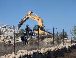 الاحتلال يشق طريقا لربط مستوطنات جنوب نابلس بالأغوار