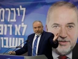 أول تعقيب من ليبرمان على إطلاق الصواريخ من قطاع غزة