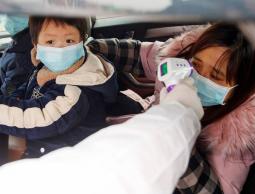 فيروس كورونا يحصد أرواح 908 أشخاص