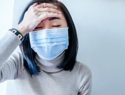 لهذا تظهر أعراض كورونا على مصابين و