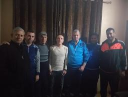 النمنم في المنتصف