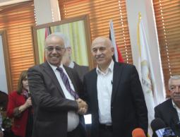 استقالة رئيس بلدية نابلس احتجاجا على تدخلات المحافظ