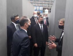 أشكنازي وبن زايد عند النصب التذكاري للمحرقة في برلين، اليوم