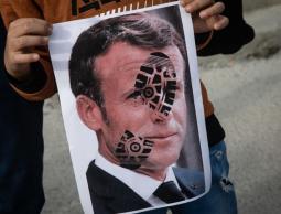 احتجاجات وإدانات متواصلة ضد إساءة فرنسا للنبي محمد