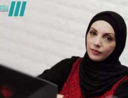غزة: اختيار المعلمة رنا زيادة ضمن 60 امرأة ملهمة حول العالم
