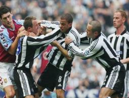 لي بوير وكيرون داير لاعبا نيوكاسل يونايتد السابقان