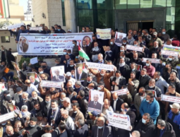 المتقاعدون العسكريون بغزة يطالبون بإلغاء قانون التقاعد الإجباري